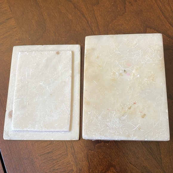 Soapstone stone trinket box moths of pearl inlay floral pattern - Picture 5 of 8